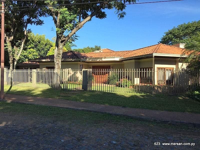 Amplia residencia de 6 dorm. - b° virgen del huerto z/ univ. Unida (cód. 623)