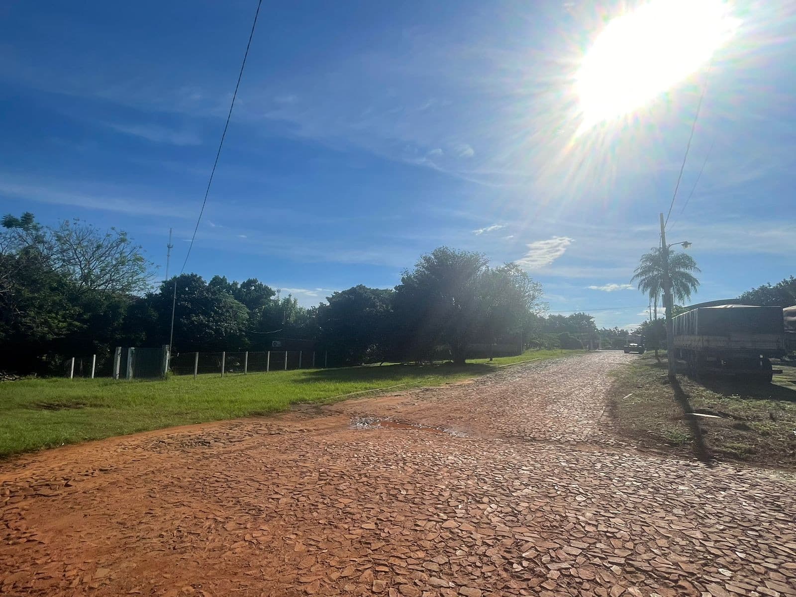 Vendo excelente esquina en Capitan Miranda (a 50 mts de PY06)