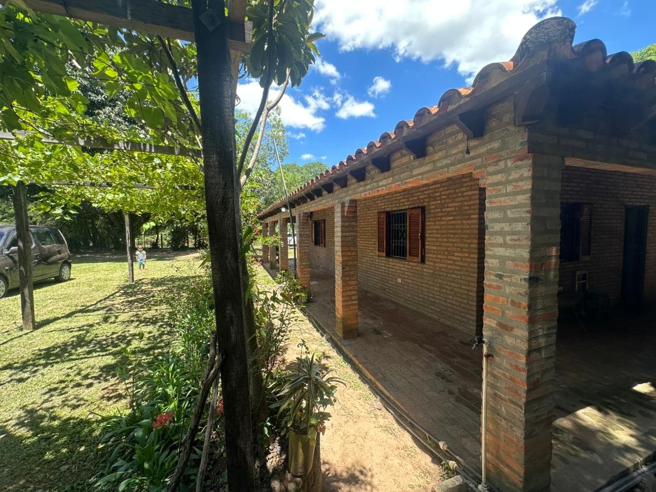 EN OFERTA Amplia CASA en Villarrica, Guairá