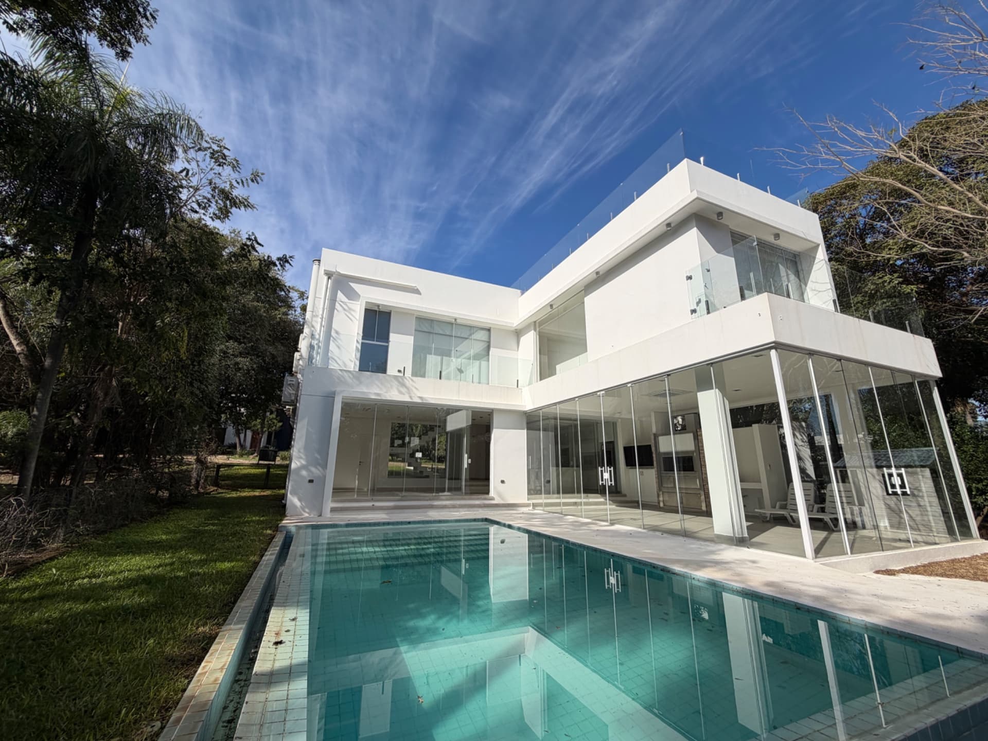 San Bernardino. Casa en Venta con vista al Lago en Condominio Sunset Hills