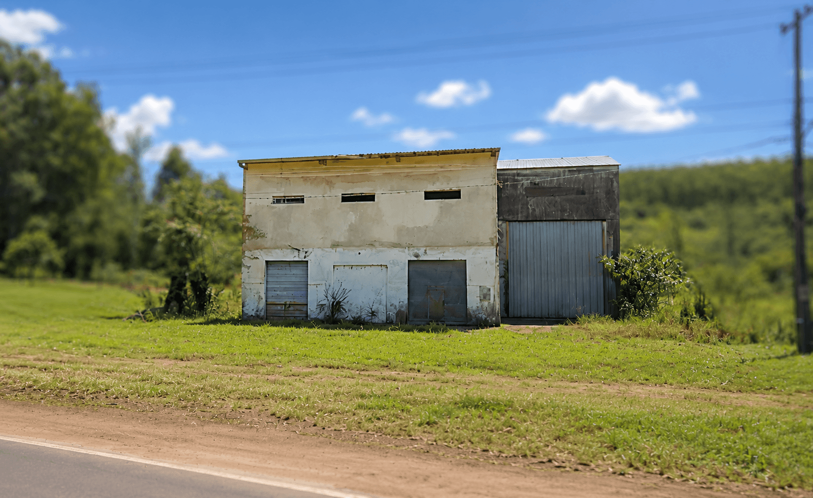 Vendo tinglado en ruta PY06 KM 23 (Trinidad). Terreno 2.500 M2, tinglado + oficinas 320 M2