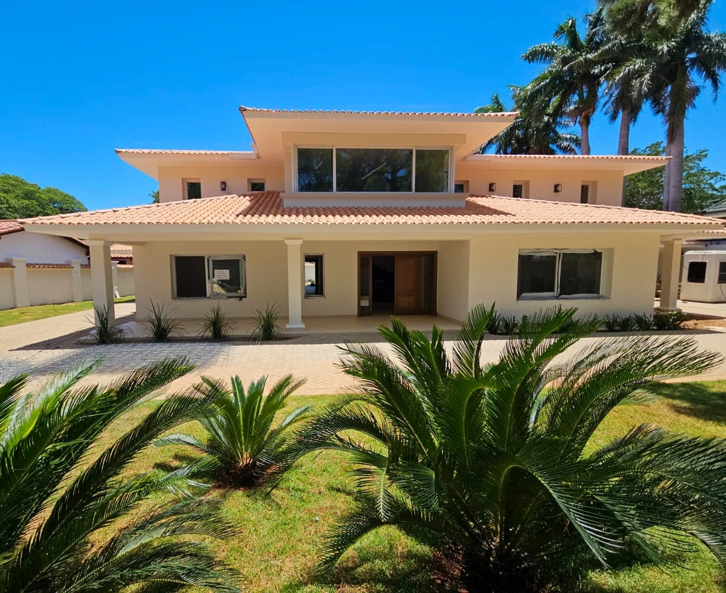 Moderna residencia a estrenar - zona Los Laureles Casa Rica