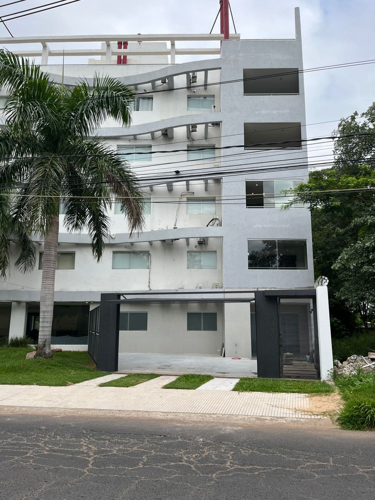 Alquilo dpto 2 dorm mas area de servicio en pb - zona yacht (Lambaré) ? Ubicación: Zona yacht