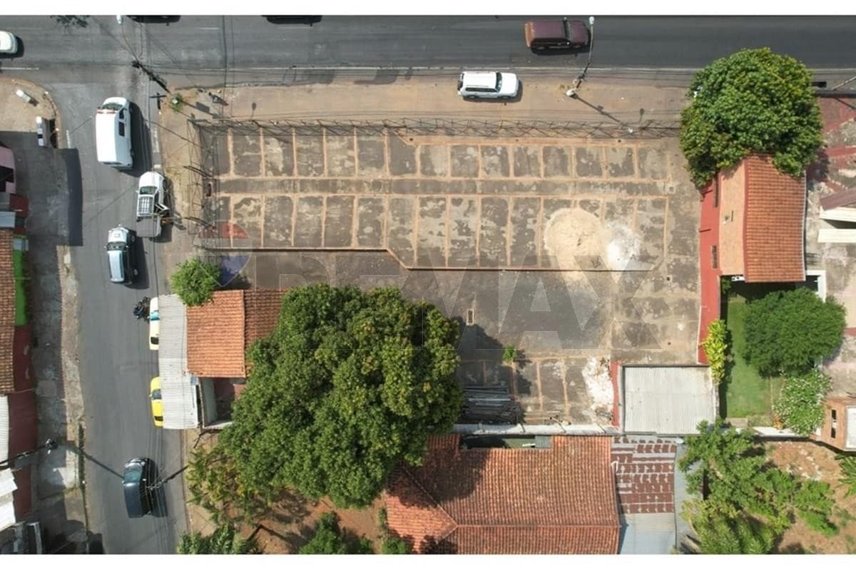 VENDO Terreno 1.000 m2 en el Centro de San Lorenzo (C.L.)