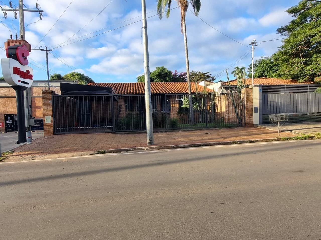 Vendo chalet a remodelar zona Trinidad