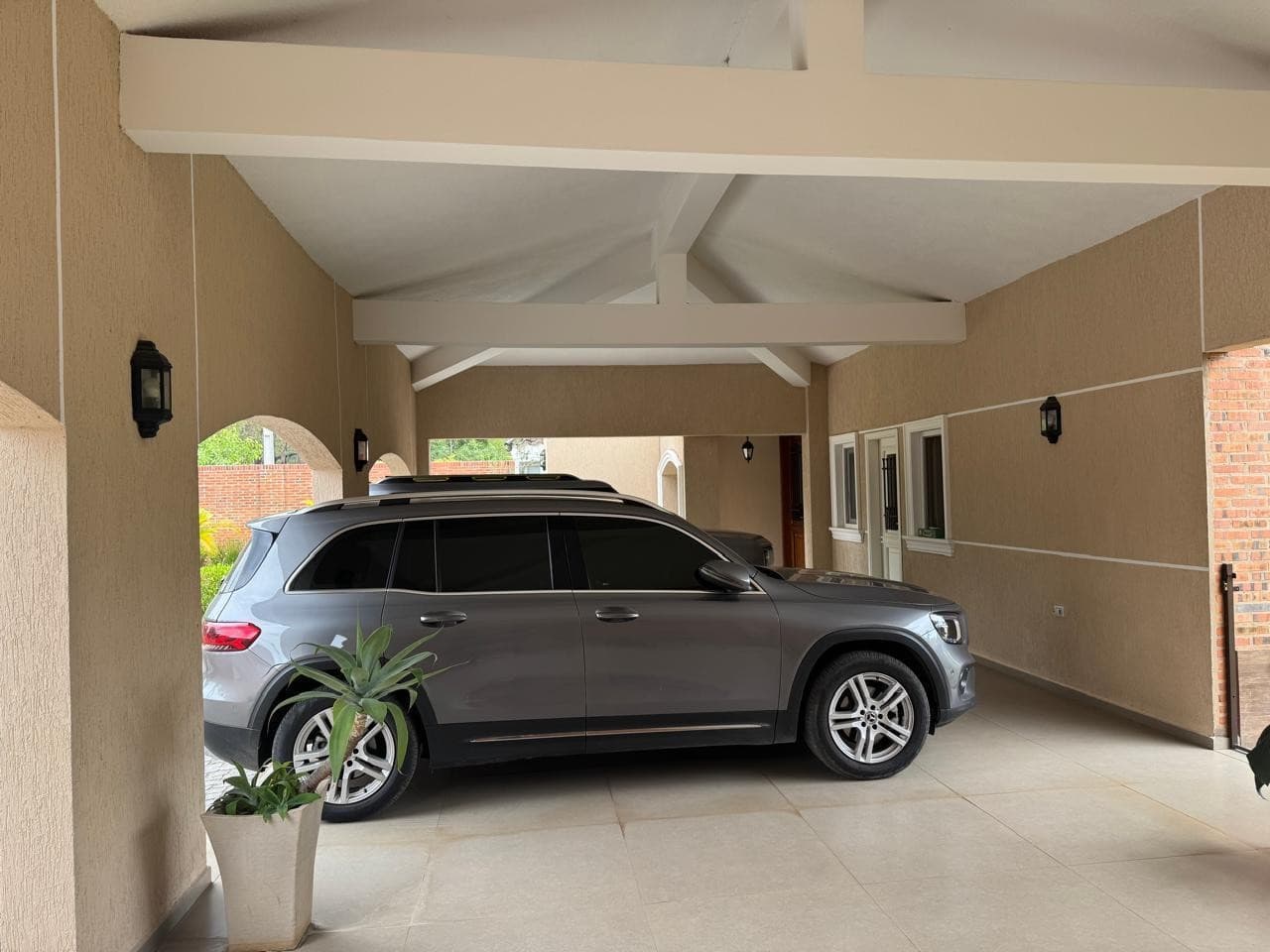 Alquilo o vendo casa en surubi'i
