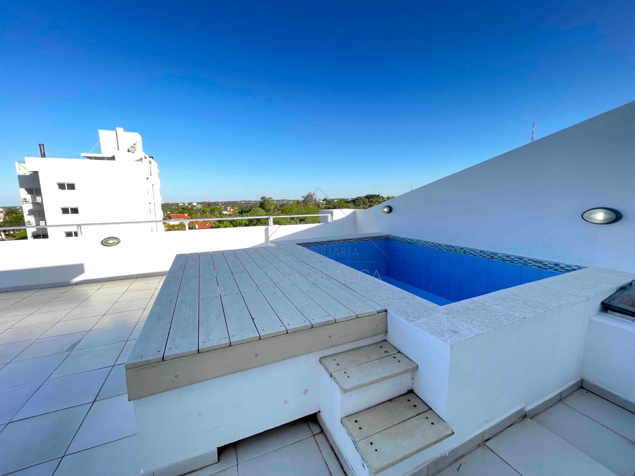 Alquiler! Penthouse de 3 habitaciones con terraza y piscina privada. Zona identificaciones