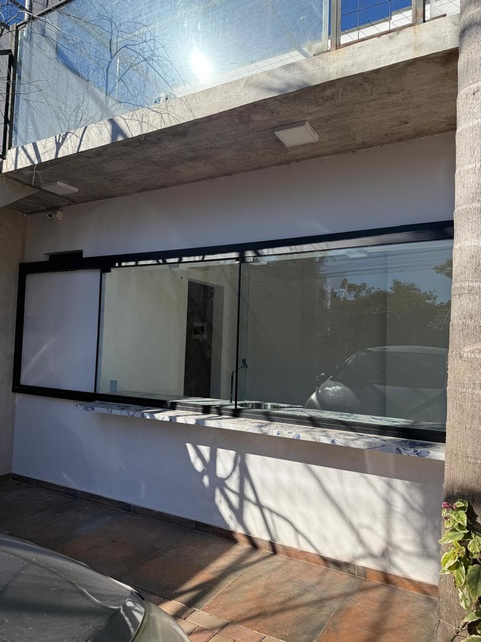 Alquilo salón para cafetería en la estratégica ubicación de Villa Aurelia, sobre la calle Victor Heyn