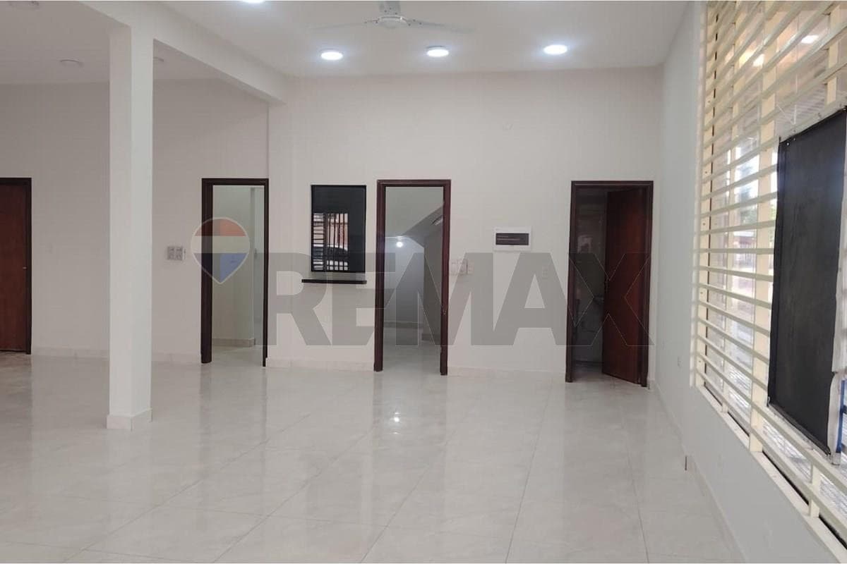 Alquilo Local comercial en Esquina
