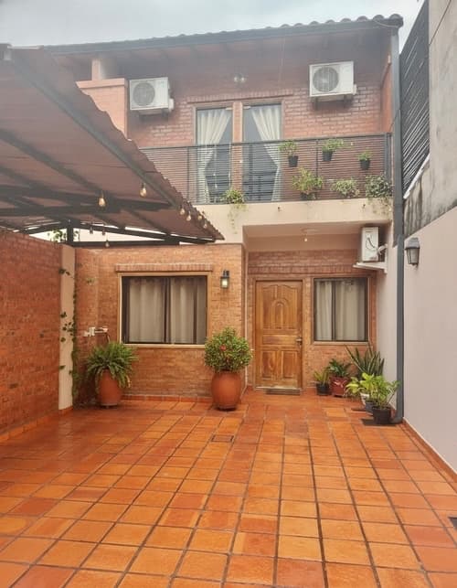 Exclusivo Dúplex de Lujo en Barrio San Luis, Mariano Roque Alonzo: Inversión Estratégica Cerca del Aeropuerto