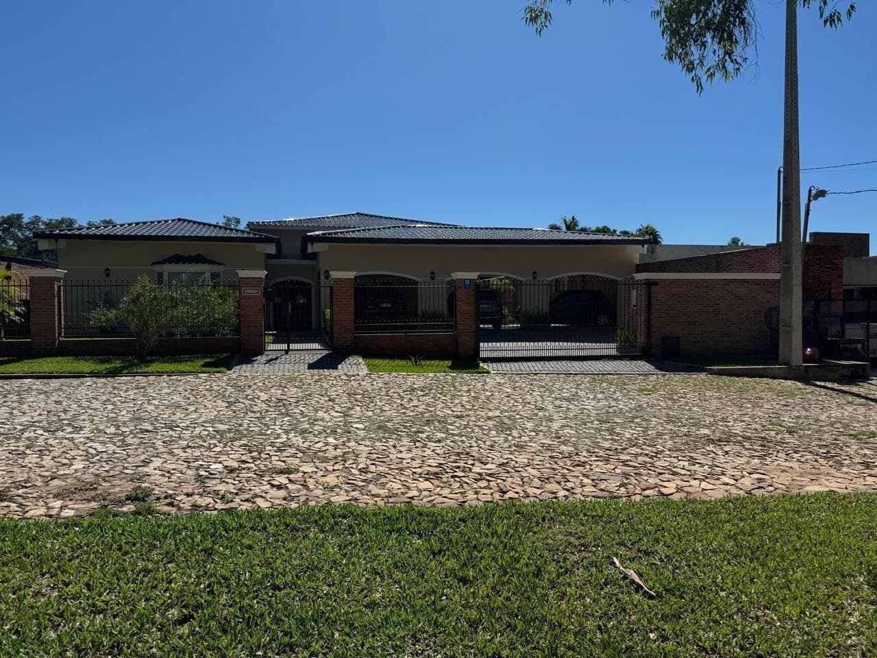 Vendo o alquilo hermosa casa en el barrio cerrado surubii