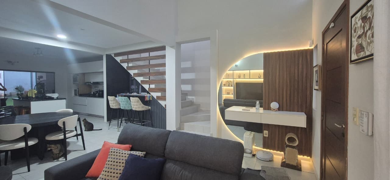 Exclusivo Dúplex Amoblado con Jardín Privado: Un Oasis de Confort y Estilo