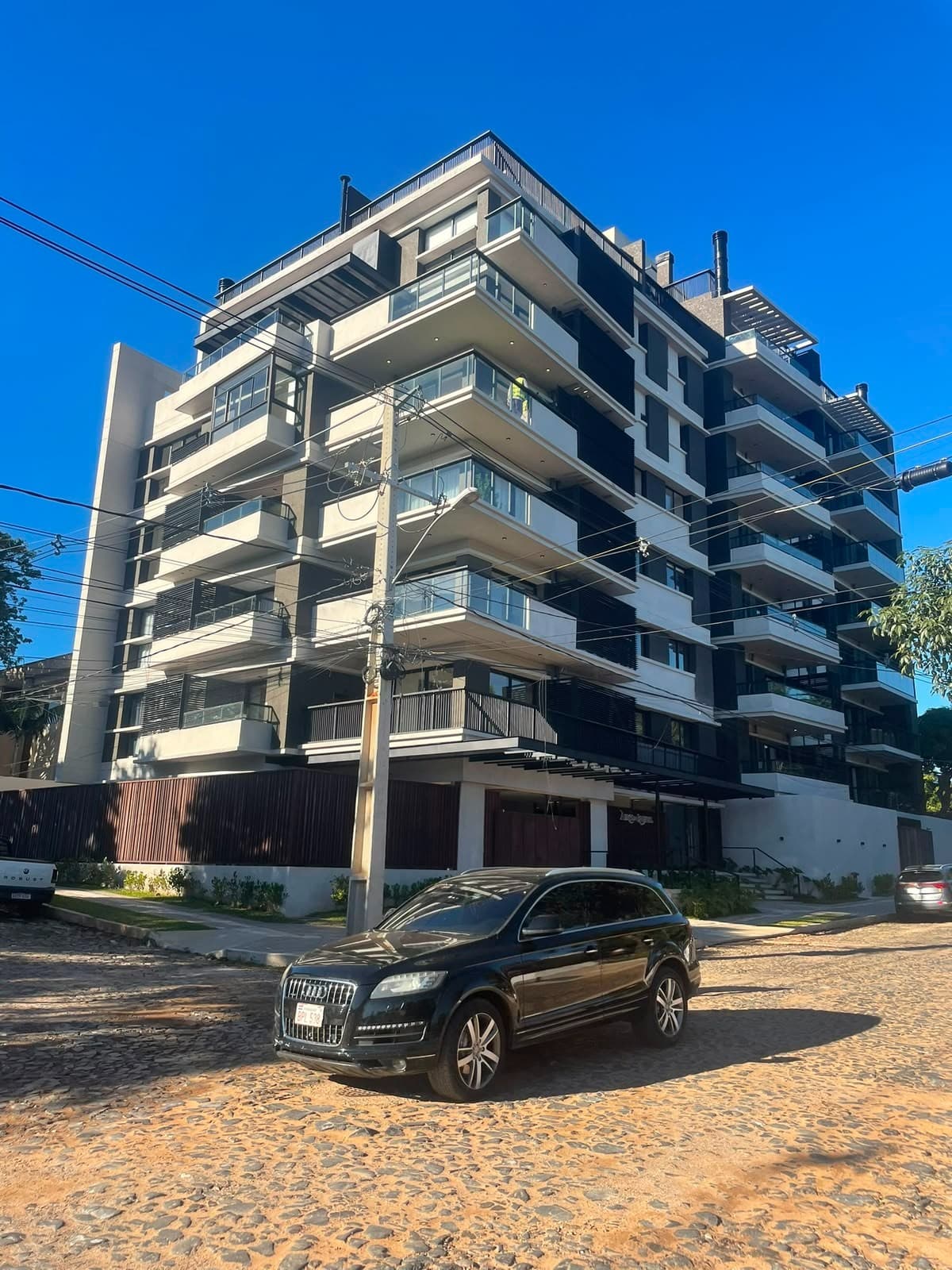 Alquiler de Departamento de 2 Dormitorios con Cochera en el Exclusivo Barrio Los Laureles