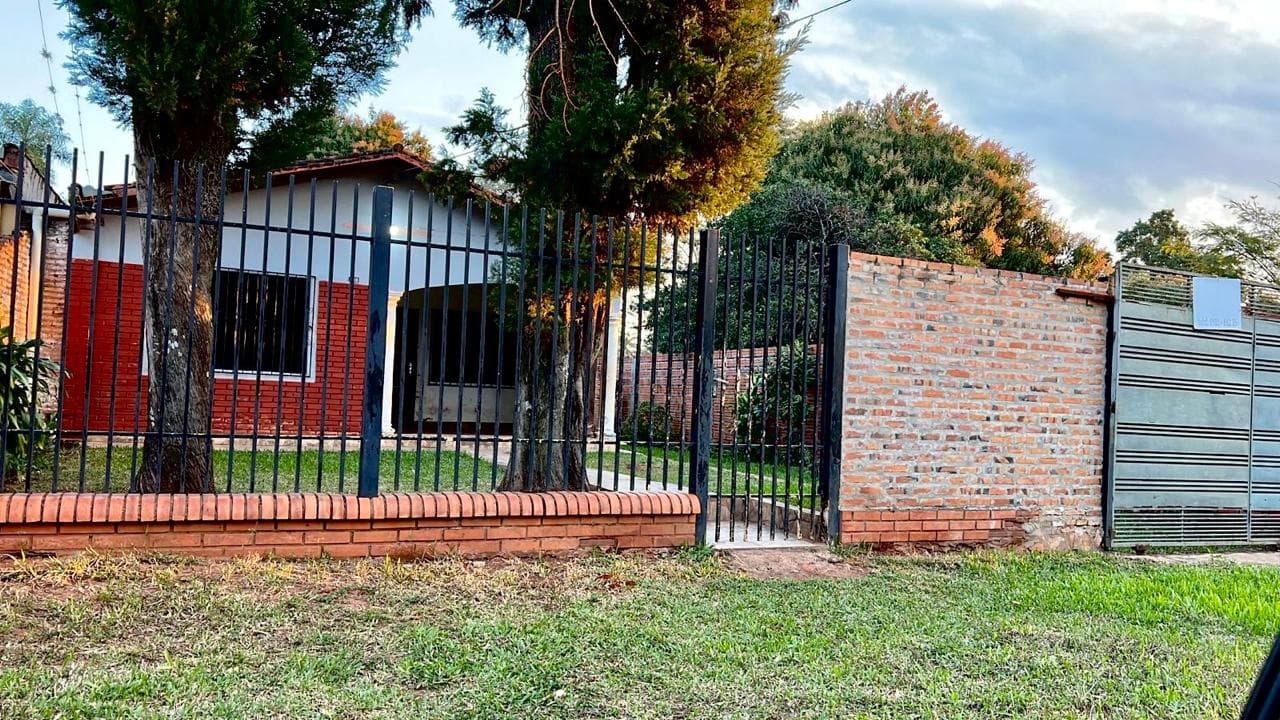 Vendo Casa a Precio de Terreno, 3 Habitaciones en Capiata - Barrio San José V152