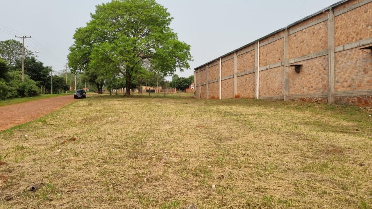 En Alquiler Terreno en Esquina de 1820 m2 en Itagua A357
