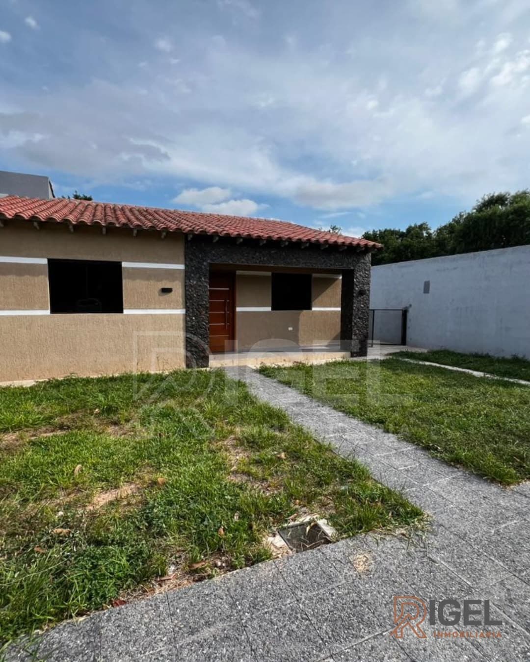 Hermosa casa a estrenar en el Ytororo Country Club!