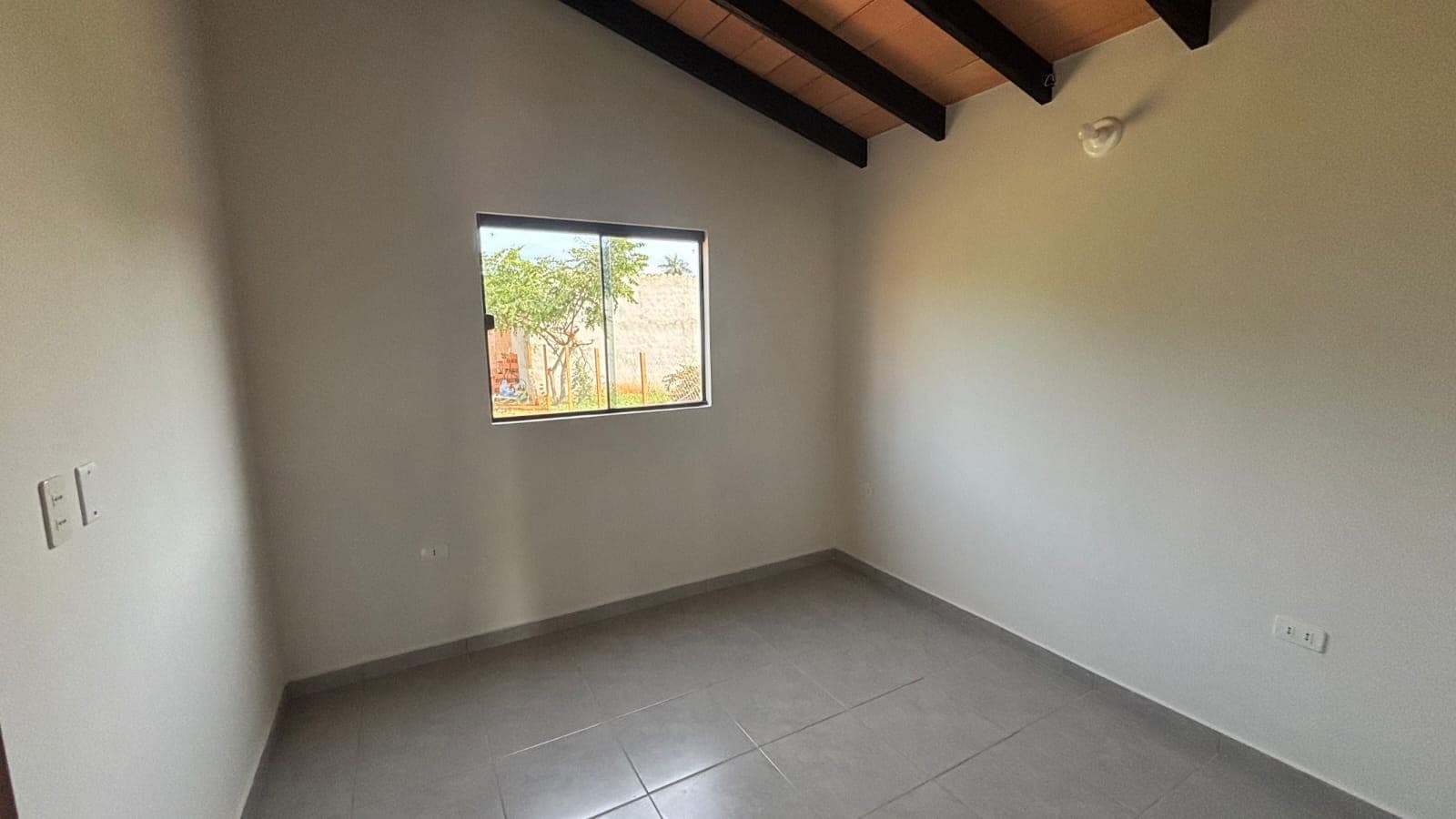 Casa en Venta: 80 m² con 3 Dormitorios en Areguá, Barrio Las Mercedes