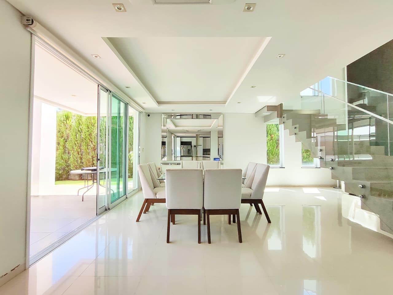 Venta! Lujosa residencia en barrio cerrado -Lambaré-zona yacht & golf club