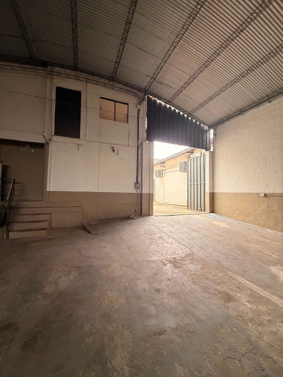 Alquilo amplio tinglado de 462 m2 en santa librada Asunción