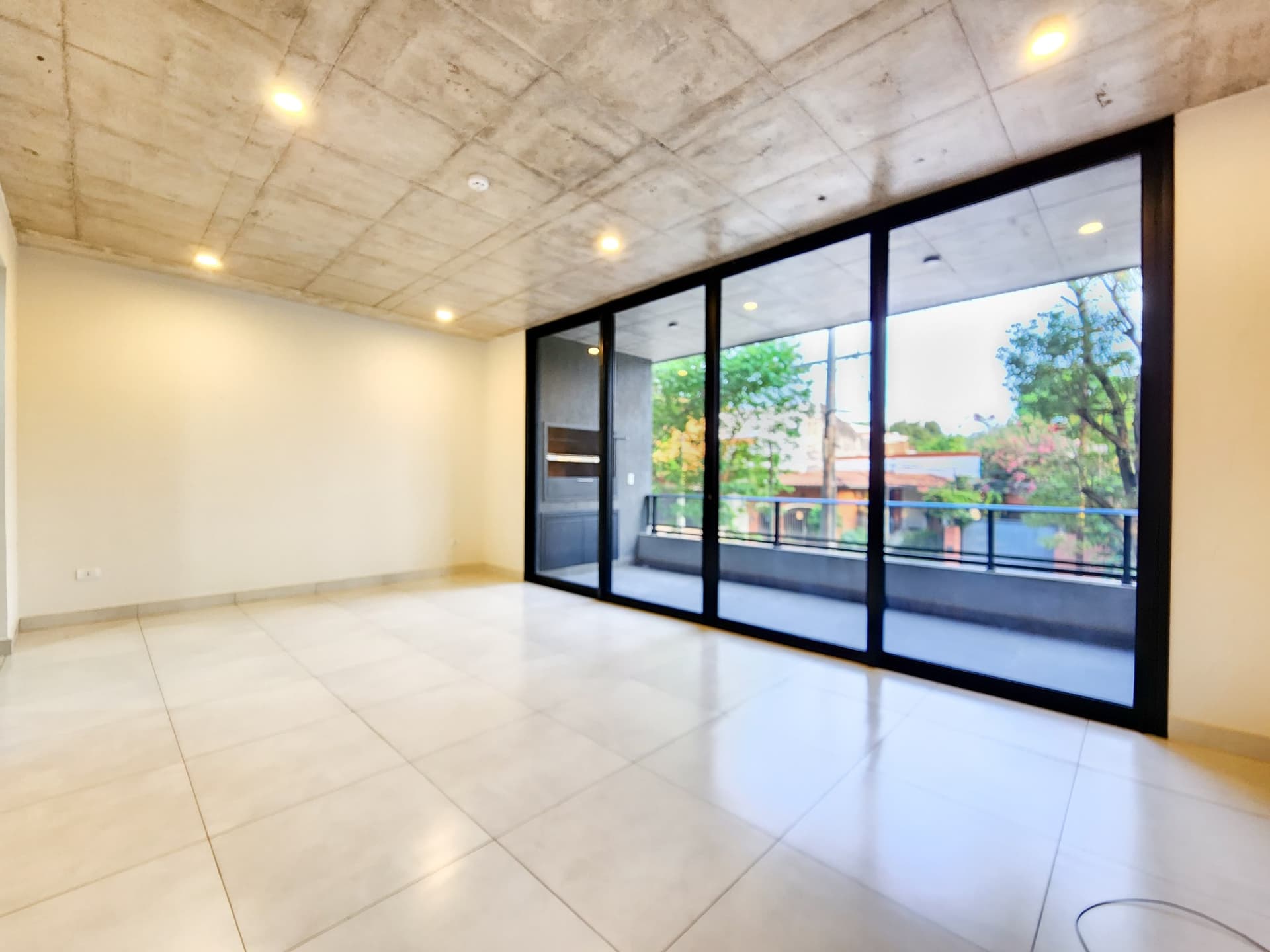 Barrio Jara departamento amplio en venta