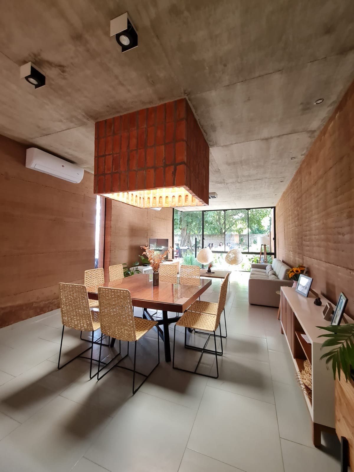 Casa en Venta en Asunción: Ubicación Privilegiada a Pasos del Colegio Santa Ana