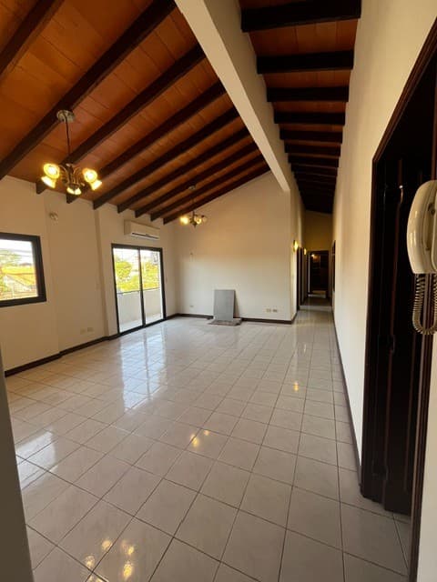Alquiler Departamento con Balcón Barrio Mburucuya excelente ubicacion