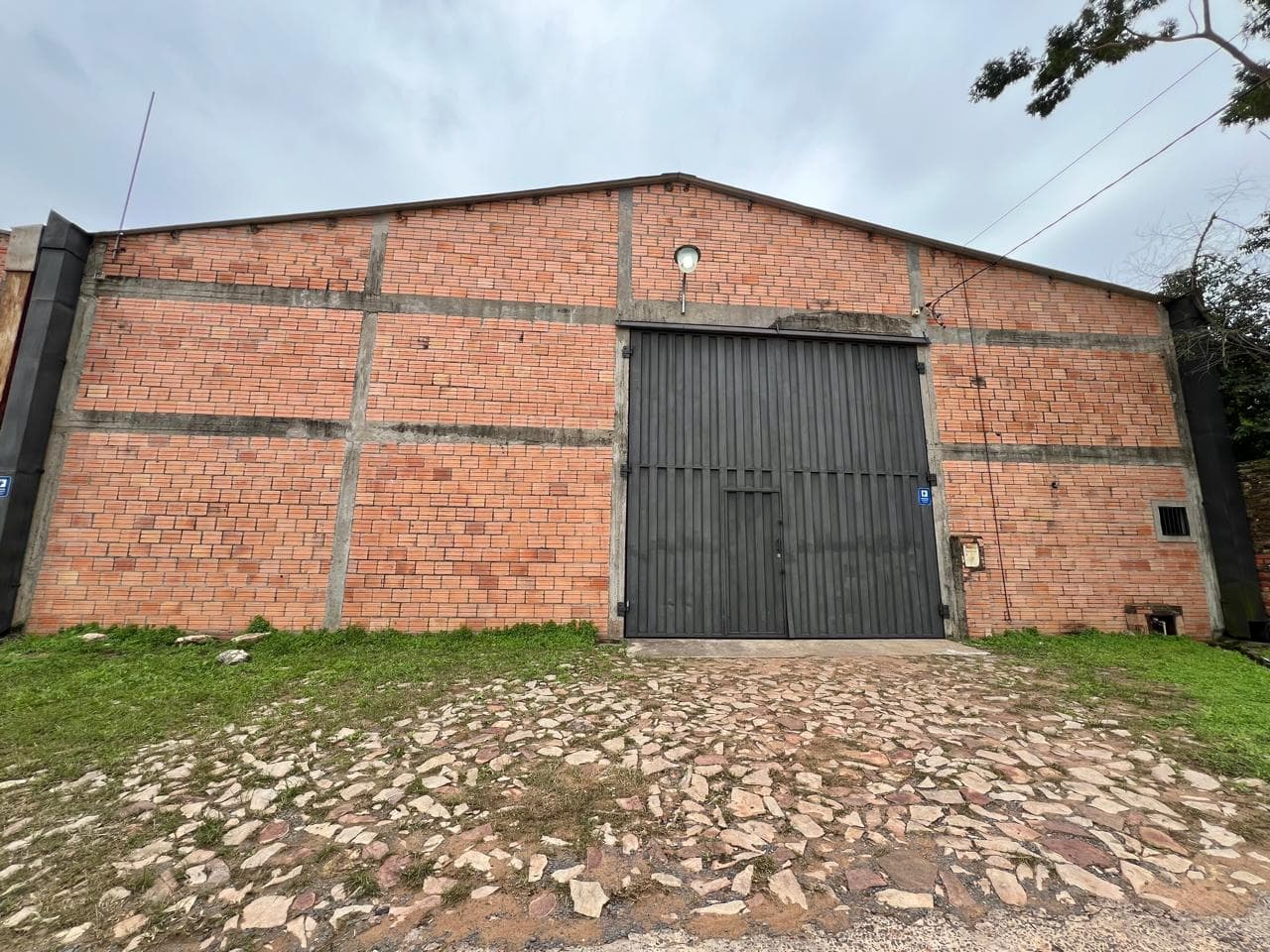 En Alquiler Depósito de 680 m2 en Mariano Roque Alonso A518