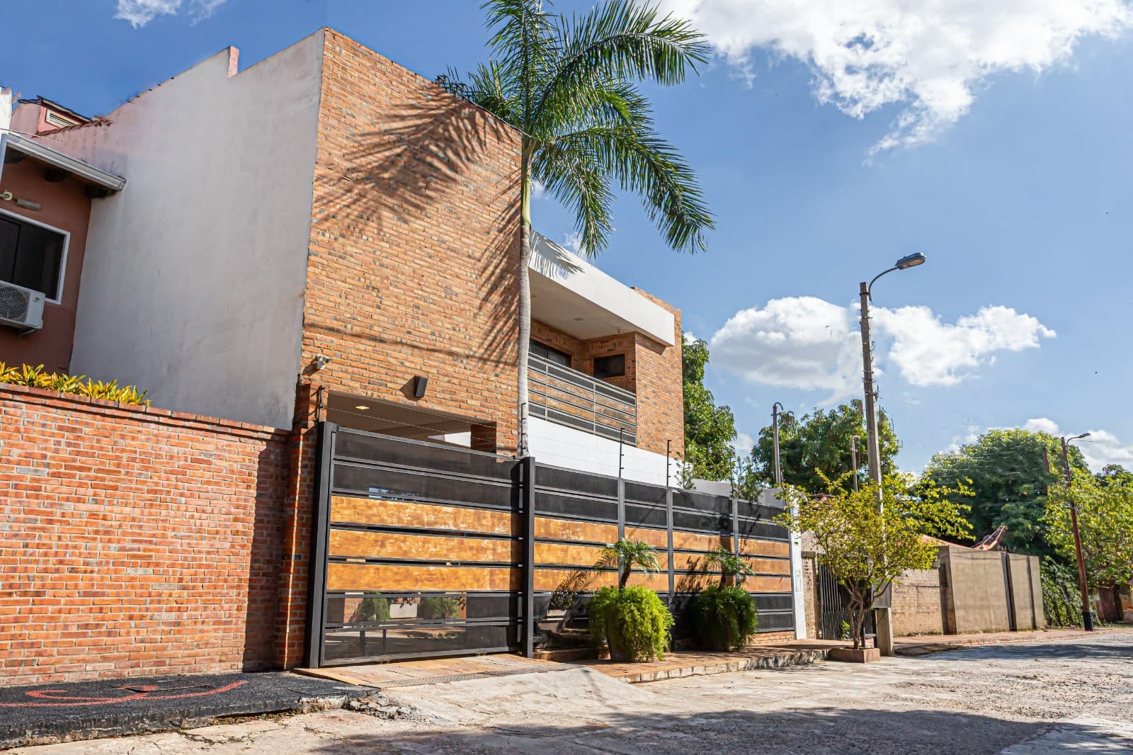 En venta residencia de lujo - 5 habitaciones. Villa Policial. Luque