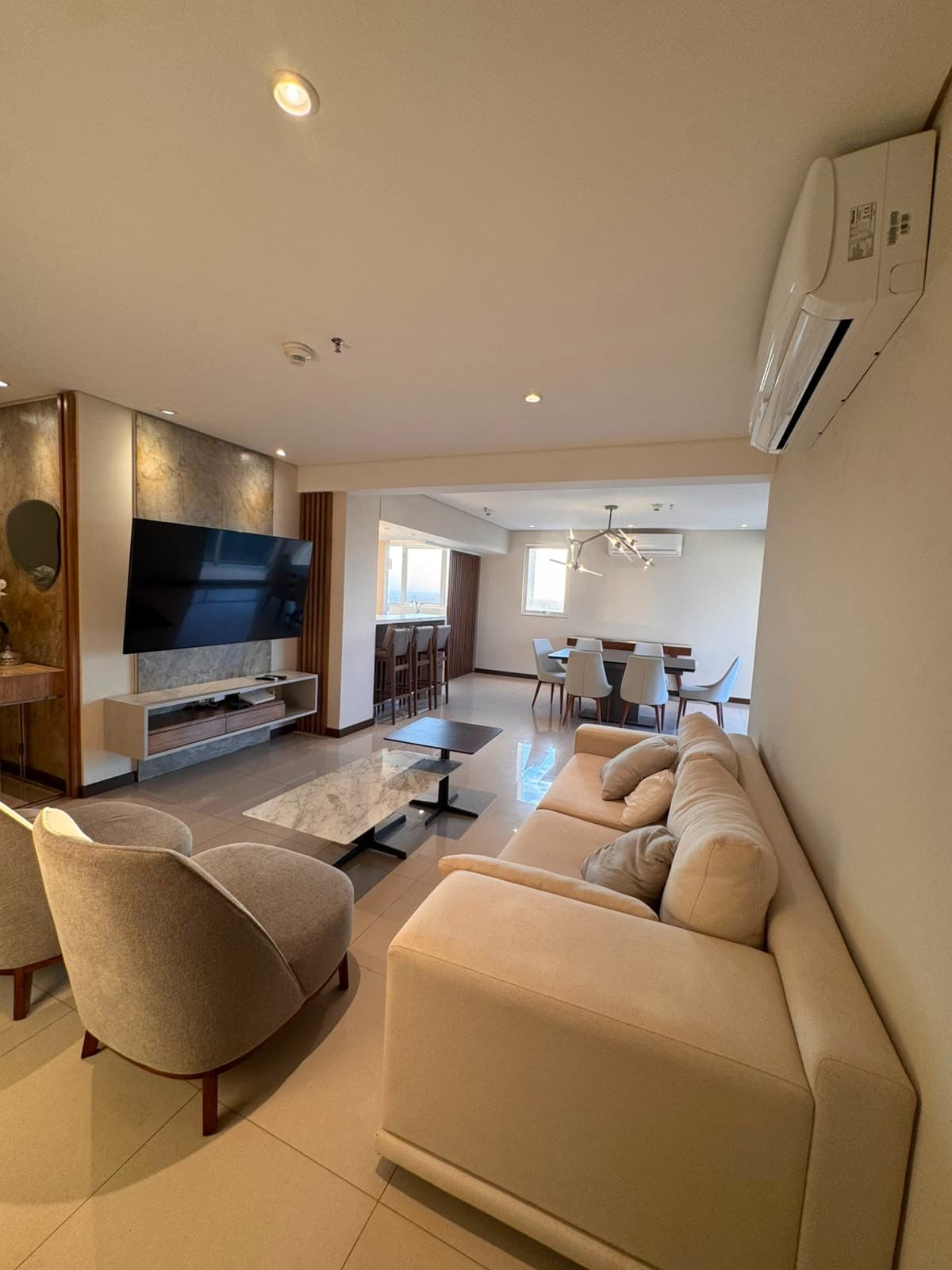 Exclusivo departamento de tres dormitorios, completamente amoblado y listo para habitar