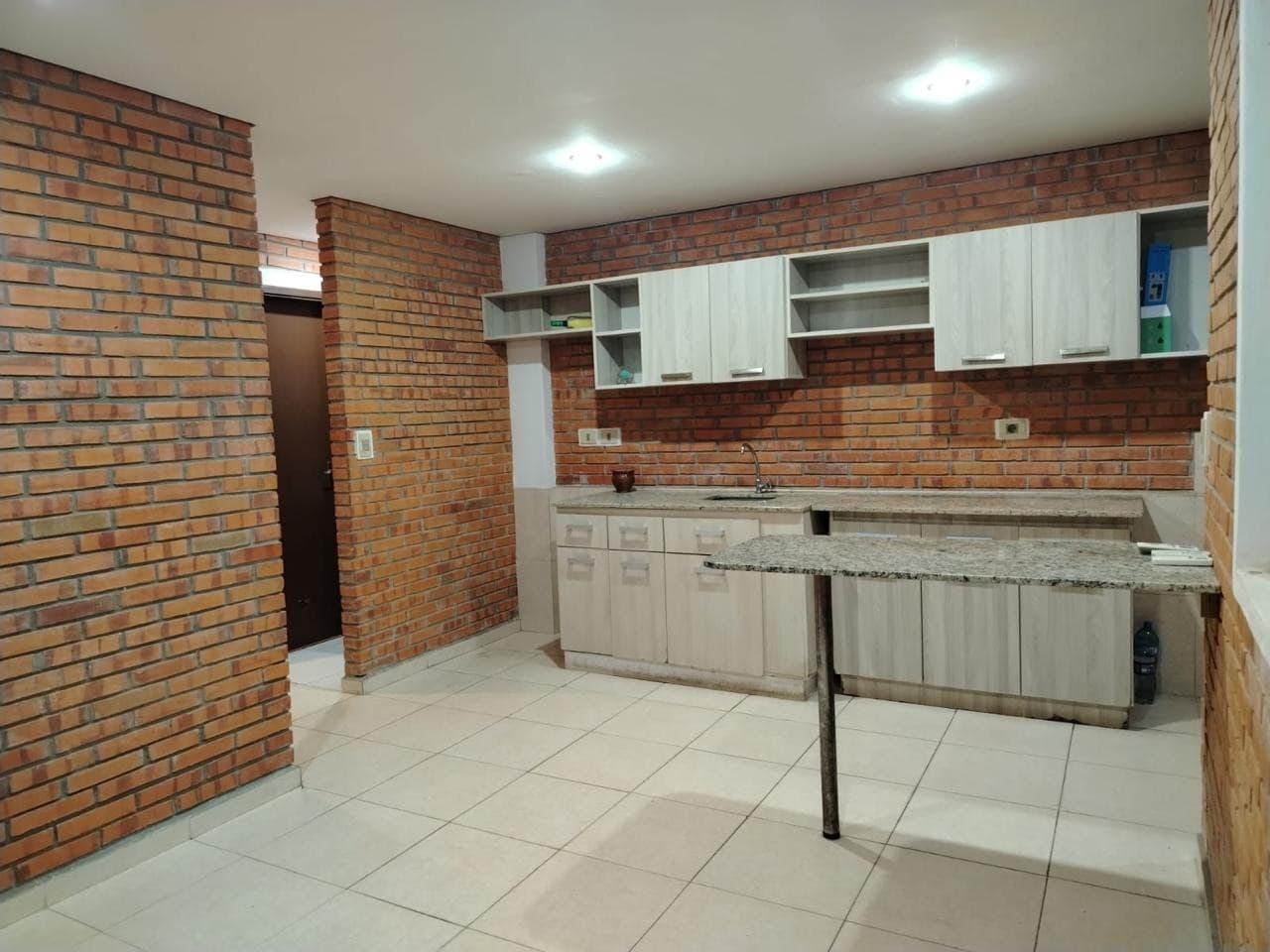 Alquilo departamento en Fernando de la Mora edif topacio 1