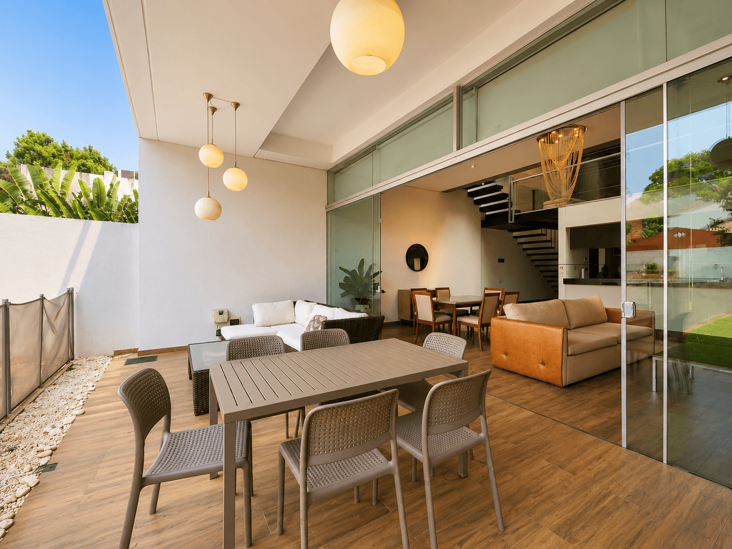 En venta - moderna casa pareada con piscina