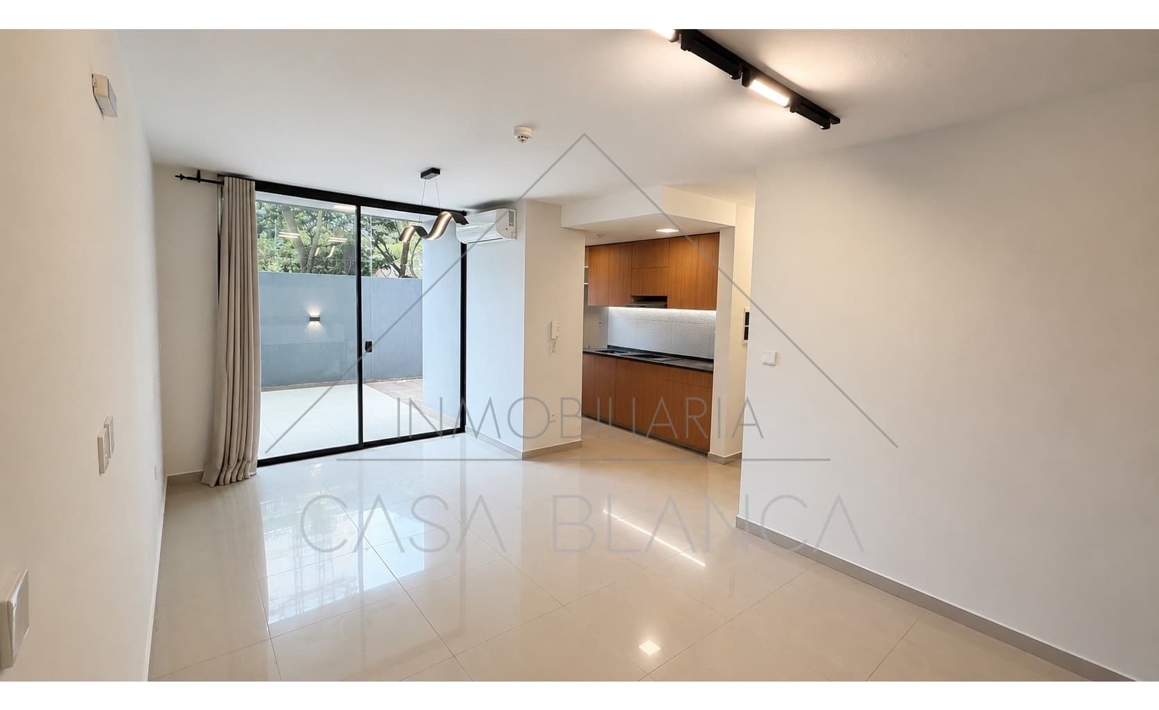 Vendo departamento con patio y parrilla zona Club Internacional de Tenis