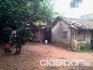 Terreno con casa a demoler en fdo. De la mora. M6008