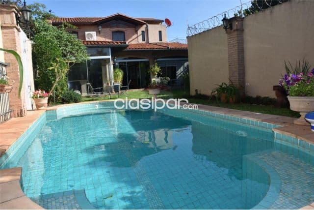 Hermosa Residencia en LAMBARE - 374,400 USD