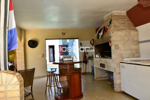 Hermosa residencia a 150 mt del lago de la republica