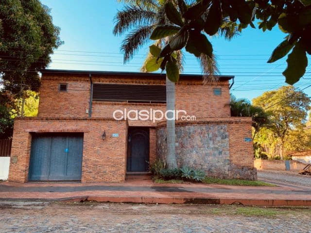 Villa aurelia: 440m2 – lujosa residencia, 4 suites, jardín, piscina – 460.000 usd