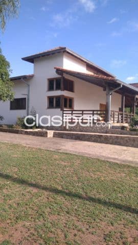 Casa quinta sobre ruta en loma grande