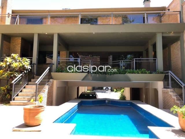 Carmelitas – asa: Elegante residencia, 3 dormit, 6 vehiculos, piscina – 1.850 usd