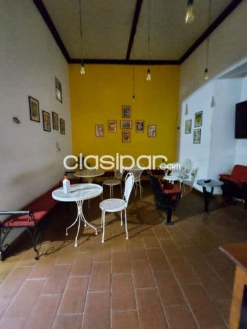 Se alquila locales comerciales en el centro ñ