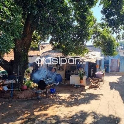 Terreno con casa a demoler en Asunción zona 4 mojones cod 4555