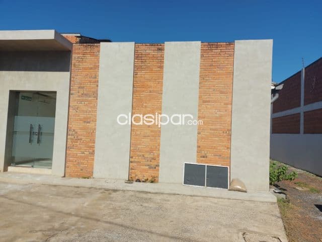 Casa con Deposito en Asunción Villa Aurelia