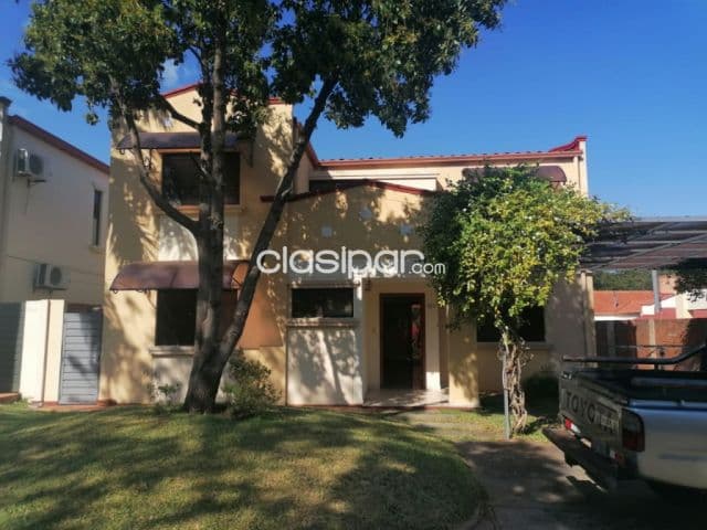 amplia Casa en Boulevard Confederacion - Luque