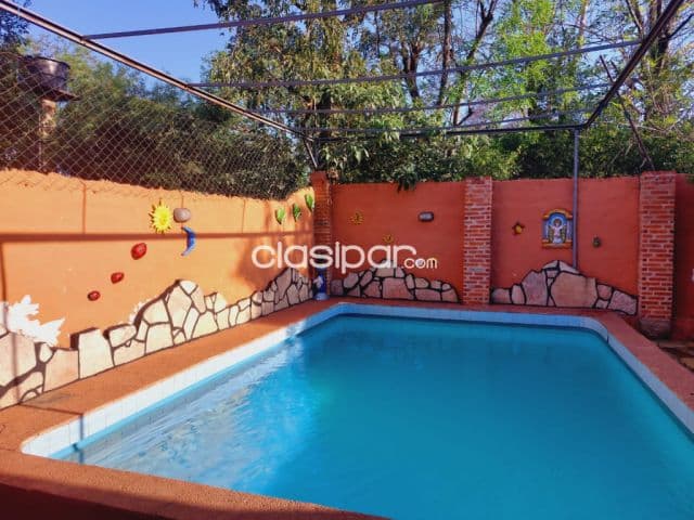 Casa con piscina quincho con parrilla vendo en Ñemby a 5 cuadras del centro imperdible !!