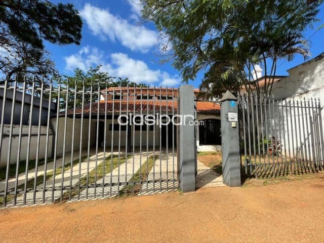 Carmelitas – prox. Shop. Sol: P/ casa u oficina, escritorio, 3 dormit, amplio jardín