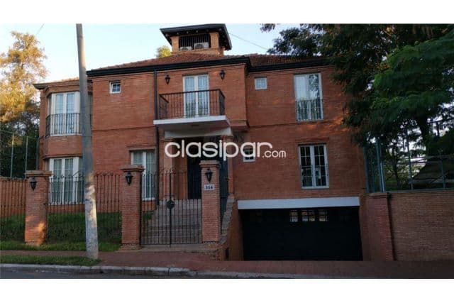 Casa amplia 4 habitaciones en suite y piscina a 300 mtrs avda. Argaña y gral.santos