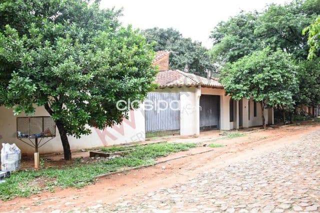 Casa en esquina Luque primavera