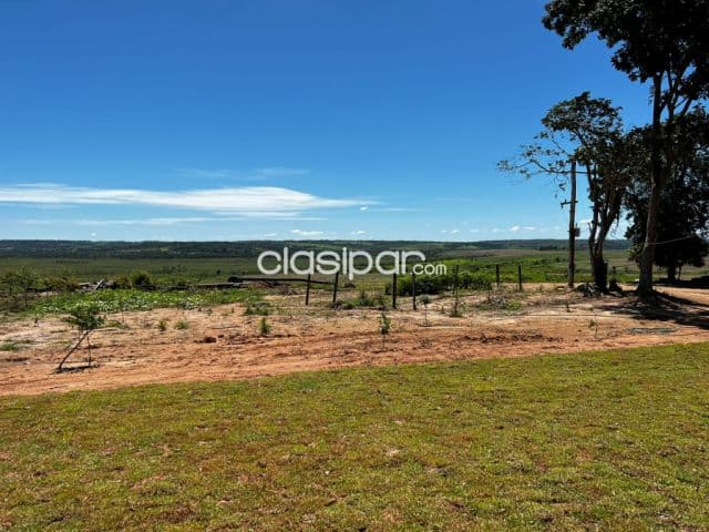 8.920.550 metros cuadrados. C/Área de sede equipada. Especial para Agrícultura. Vendo/Reci