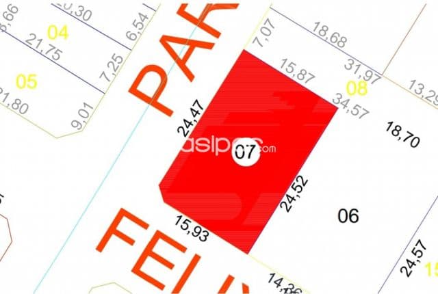 Terreno de 820 m2 zona casa parana en esquina pleno centro