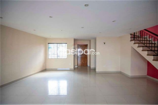 Hermoso dúplex fdo de la mora zona norte