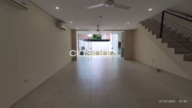 Amplio duplex en Asunción